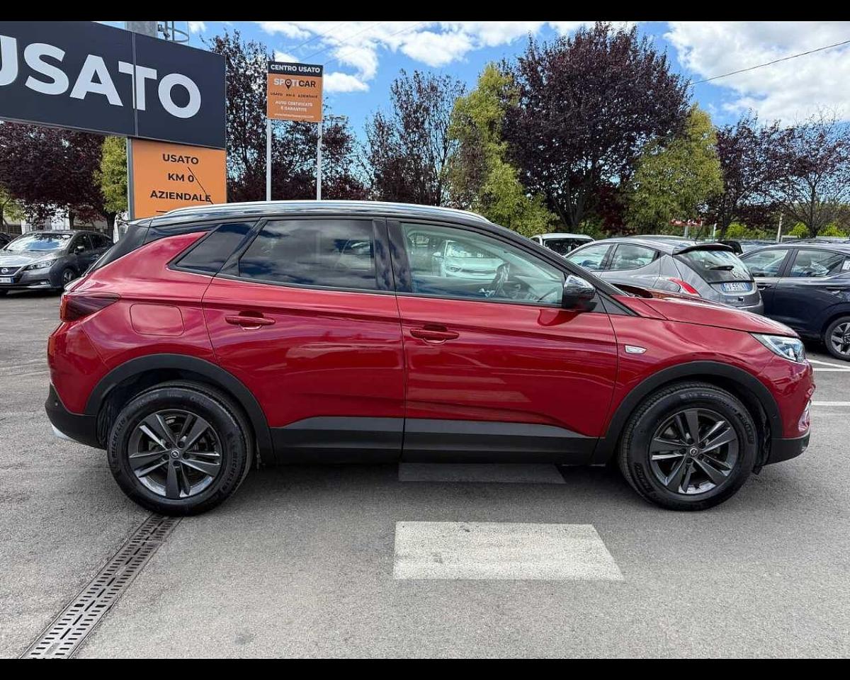 Opel Opel Grandland usata, con luci diurne a led