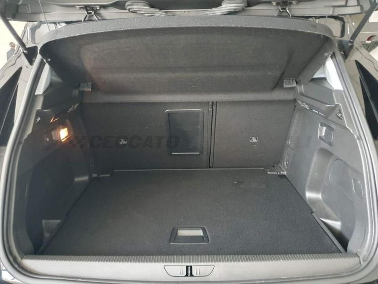 Opel Opel Grandland usata, con luci diurne