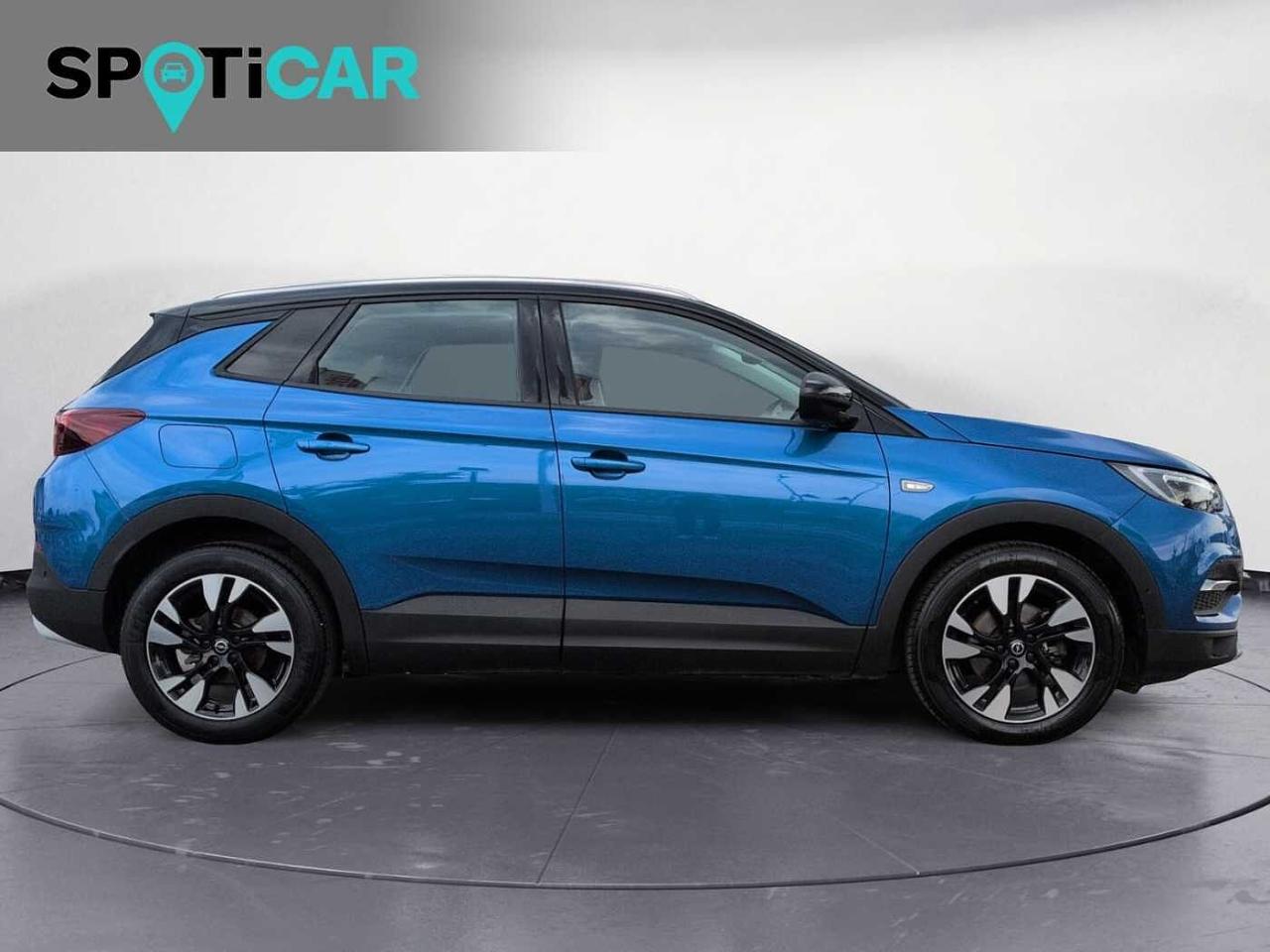 Opel Opel Grandland usata, con cornice superiore dei finestrini cromata