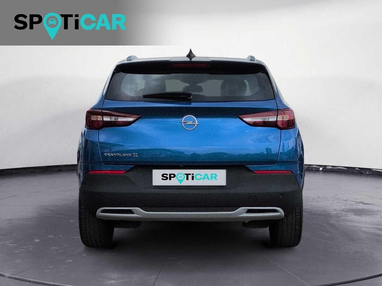 Opel Opel Grandland usata, con cornice superiore dei finestrini di colore nero