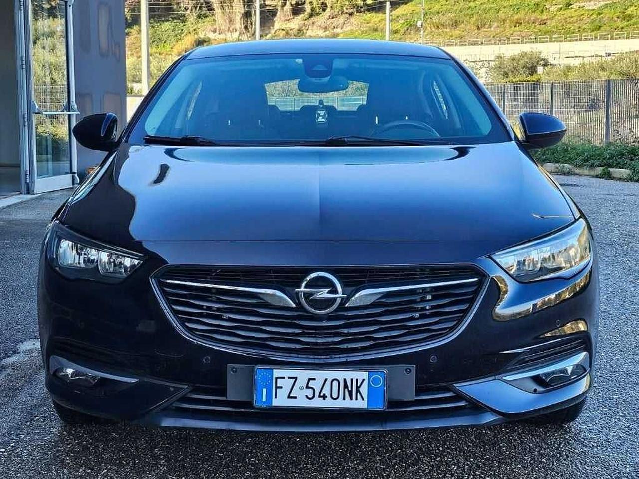 Opel Opel Insignia usata, con cornice griglia frontale nera