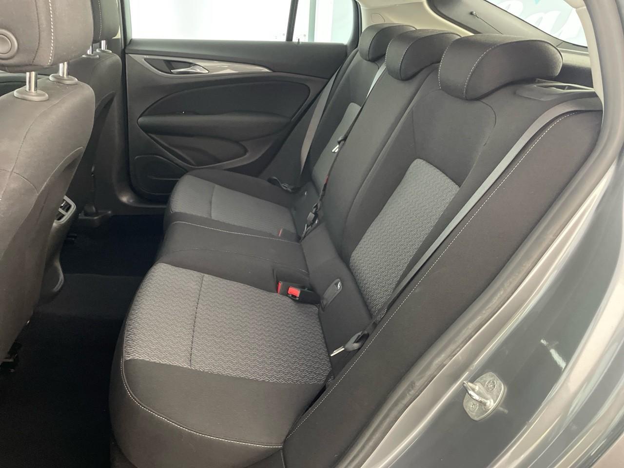 Opel Opel Insignia usata, con 3,5 display multifunzionale pannello strumenti 1 e 8,9, 7,0 display multifunzionale touch screen, plancia 1 e 17,8