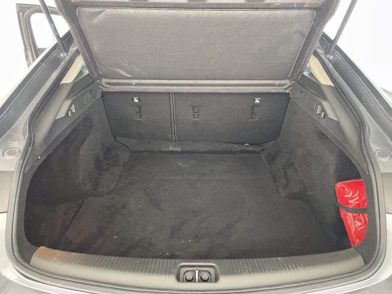 Opel Opel Insignia usata, con cinture sicurezza post. conducente, cinture sicurezza post. passeggero, cinture sicurezza post. centrale a 3 punti