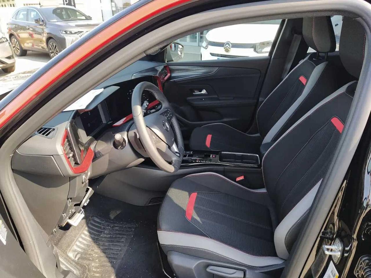 Opel Opel Mokka usata, con bracciolo porta oggetti