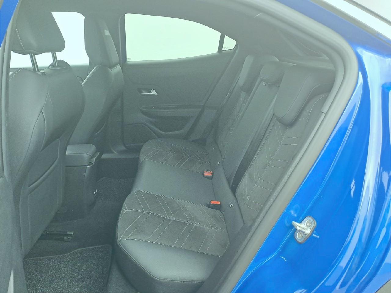 Opel Opel Mokka usata, con 2 poggiatesta sedili ant. , con reg. in altezza, 3 poggiatesta sedili post. , con reg. in altezza
