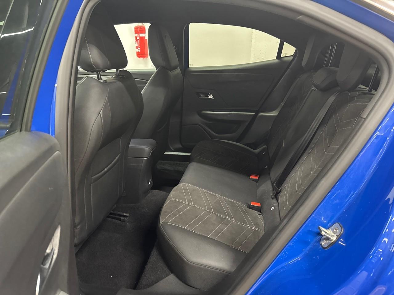 Opel Opel Mokka usata, con 2 poggiatesta sedili ant. , con reg. in altezza, 3 poggiatesta sedili post. , con reg. in altezza