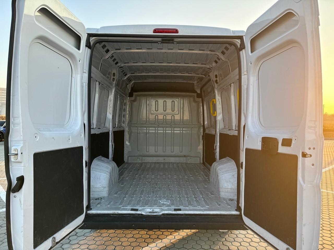 Opel Opel Movano usata, con conness.dispositivi est.intrattenimento include porta usb anteriore, 1 e 0
