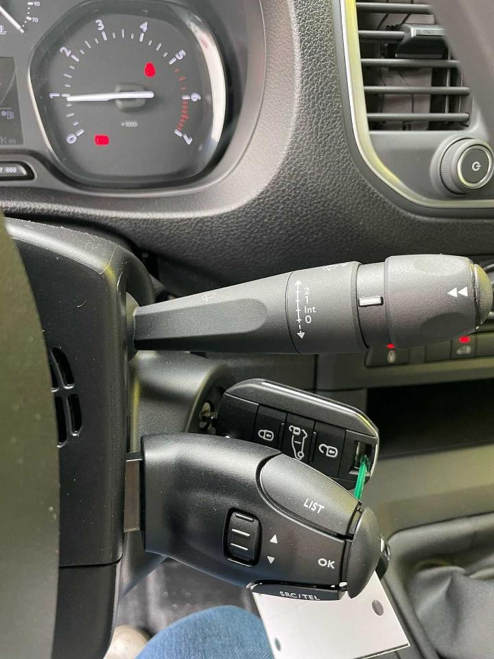 Opel Opel Vivaro usata, con 4 porte