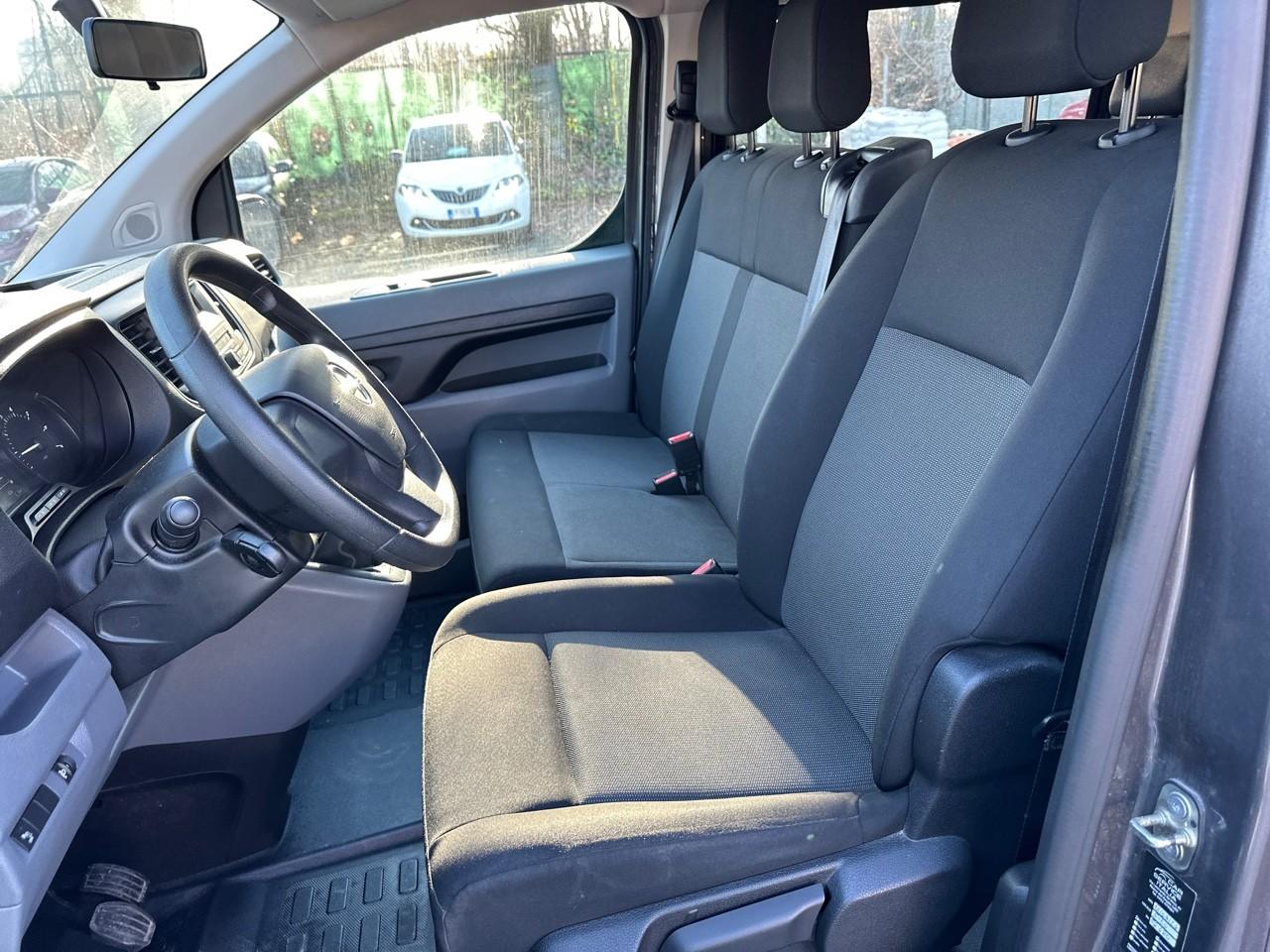 Opel Opel Vivaro usata, con 4 freni a disco con 2 dischi ventilati