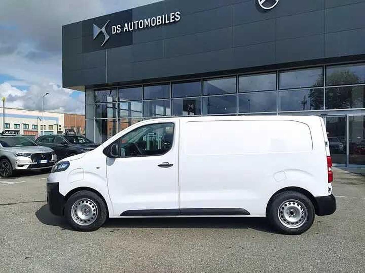 Opel Opel Vivaro usata, con allestimento interno: stoffa