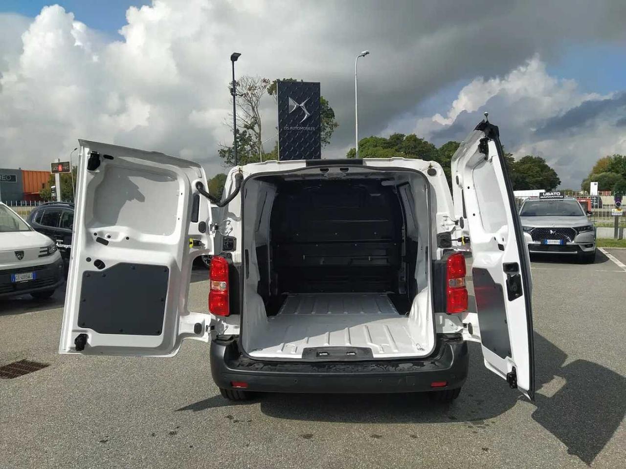 Opel Opel Vivaro usata, con cerchi in acciaio