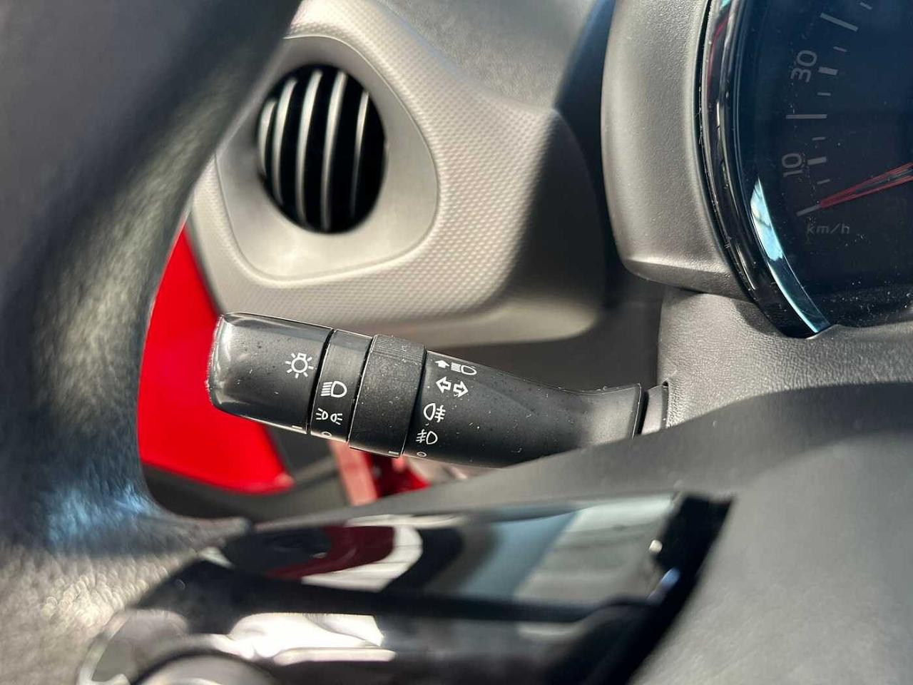 Peugeot Peugeot 108 usata, con cassetto portaoggetti con sportello