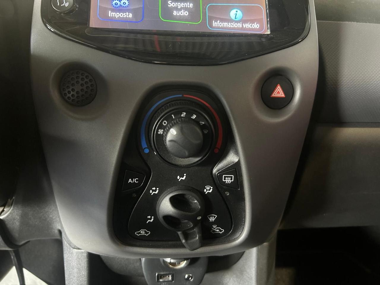 Peugeot Peugeot 108 usata 15
