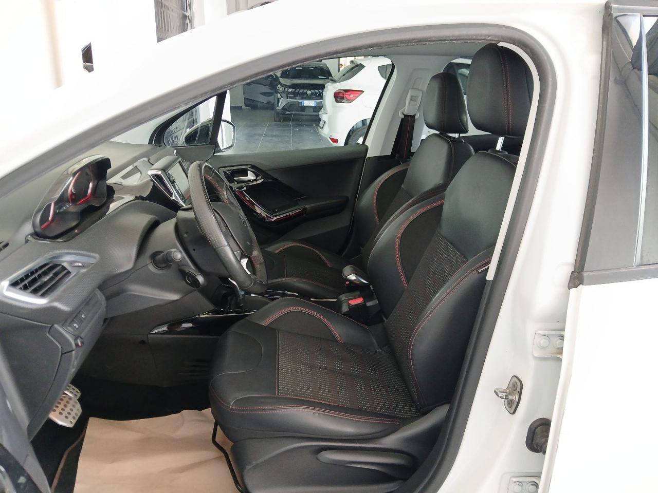 Peugeot Peugeot 2008 usata, con fendinebbia