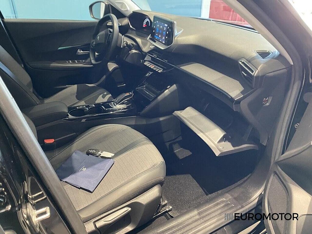 Peugeot Peugeot 2008 usata, con interno black