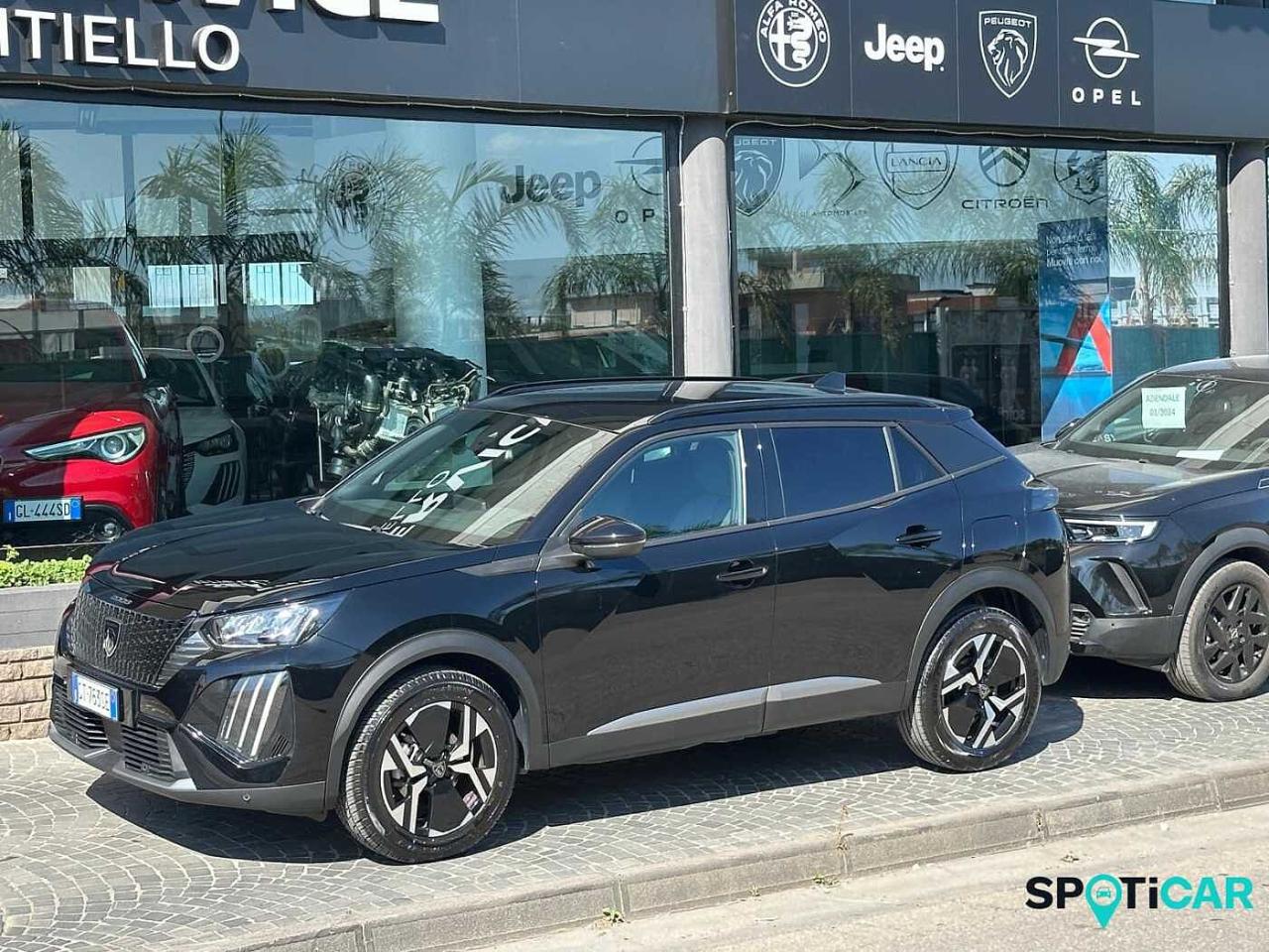 Peugeot Peugeot 2008 usata, con barre al tetto longitudinali nero brillante