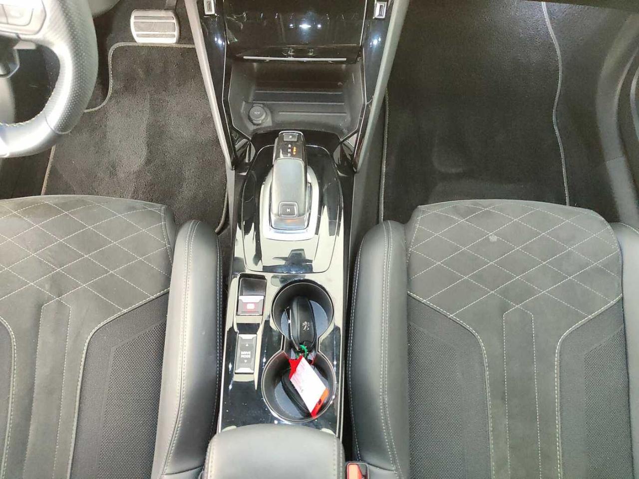Peugeot Peugeot 2008 usata, con alzacristalli anteriori e posteriori elettrici sequenziali con funzione antipizzicamento