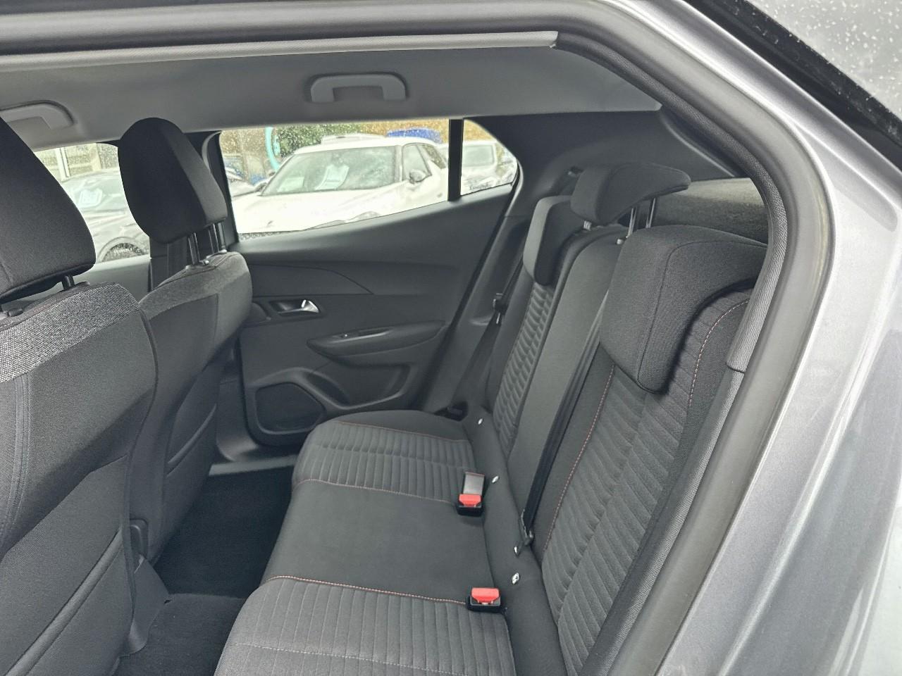 Peugeot Peugeot 2008 usata, con 3,5 display multifunzionale pannello strumenti 1 e 8,9, 7,0 display multifunzionale touch screen, plancia 1 e 17,8