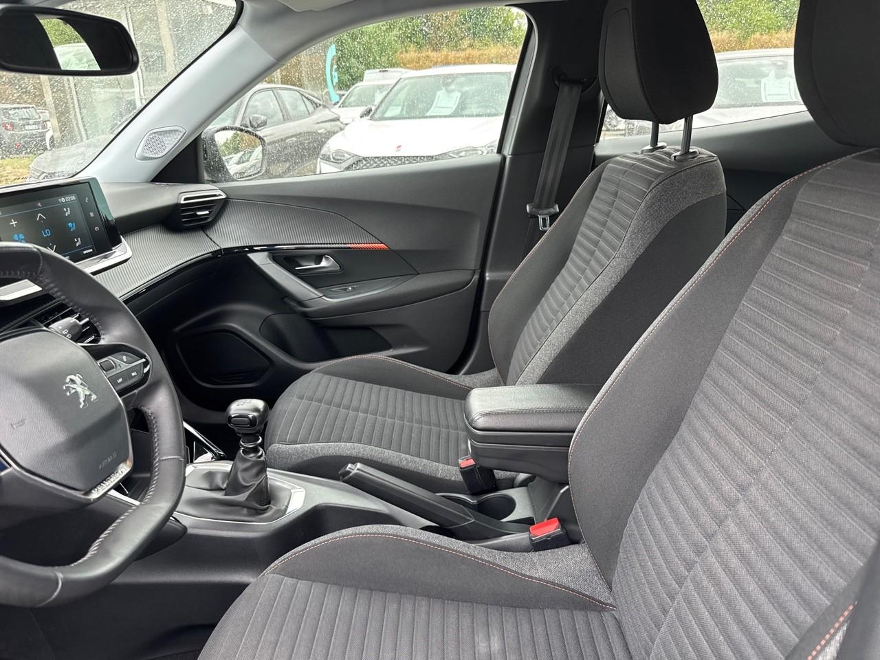Peugeot Peugeot 2008 usata, con comando luci con sensore di oscurità manuale