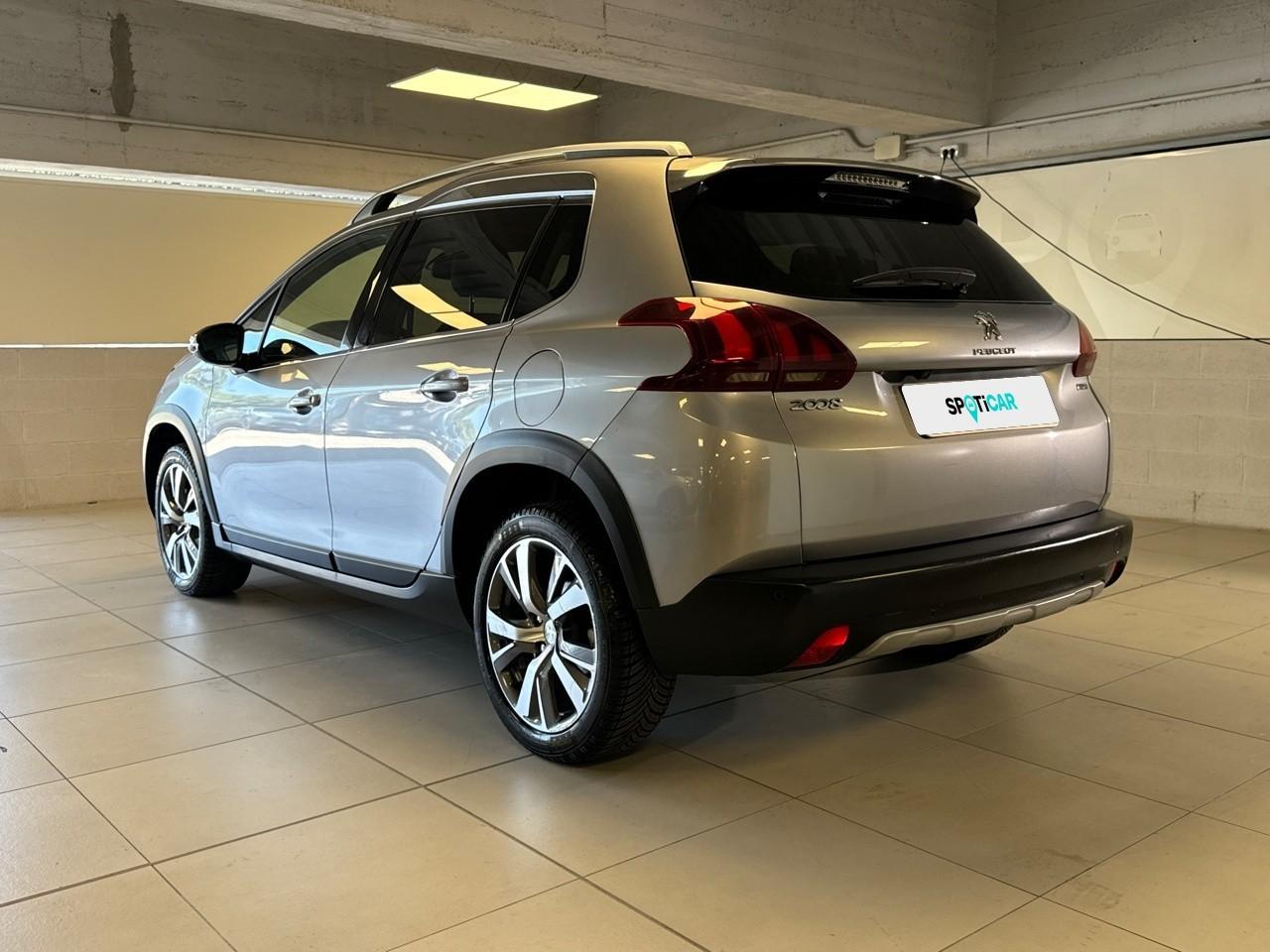 Peugeot Peugeot 2008 usata, con comandi audio al volante