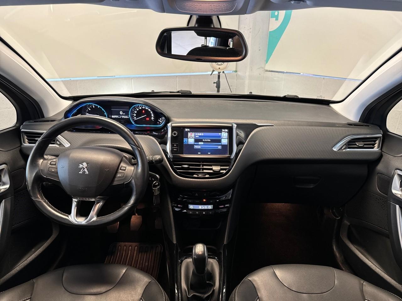 Peugeot Peugeot 2008 usata, con comando luci con sensore di oscurità manuale