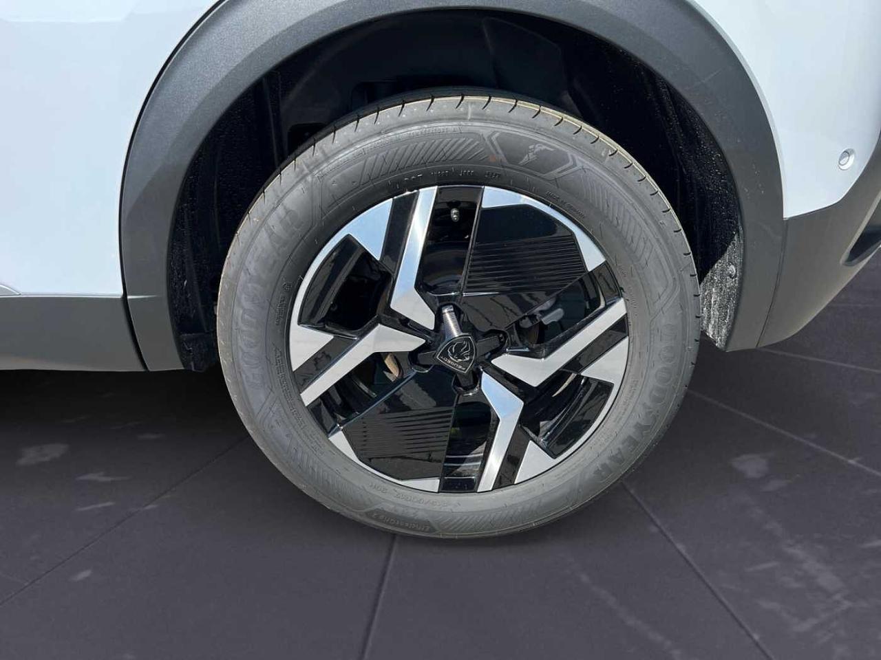 Peugeot Peugeot 2008 usata, con 6 altoparlanti