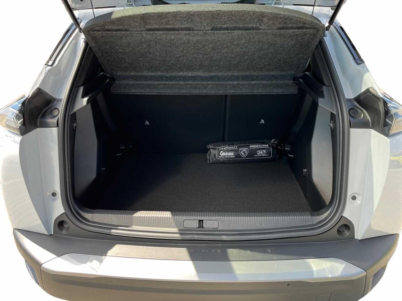 Peugeot Peugeot 2008 usata, con calandra con inserti della griglia inferiore grigio meteorite