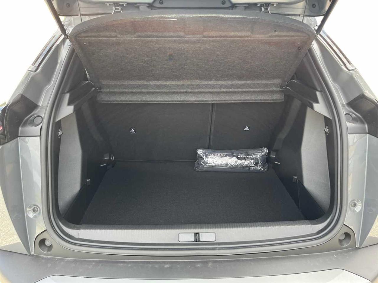 Peugeot Peugeot 2008 usata, con calandra con inserti della griglia inferiore grigio meteorite