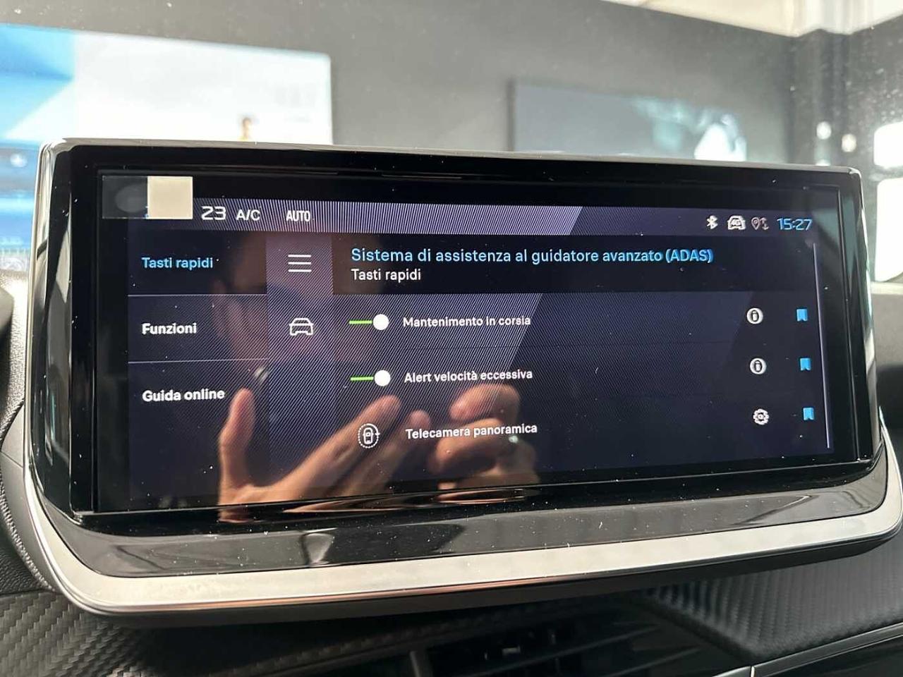 Peugeot Peugeot 2008 usata, con appoggiabraccia delle porte anteriori e posteriori in tessuto/tep isabella con cuciture quartz