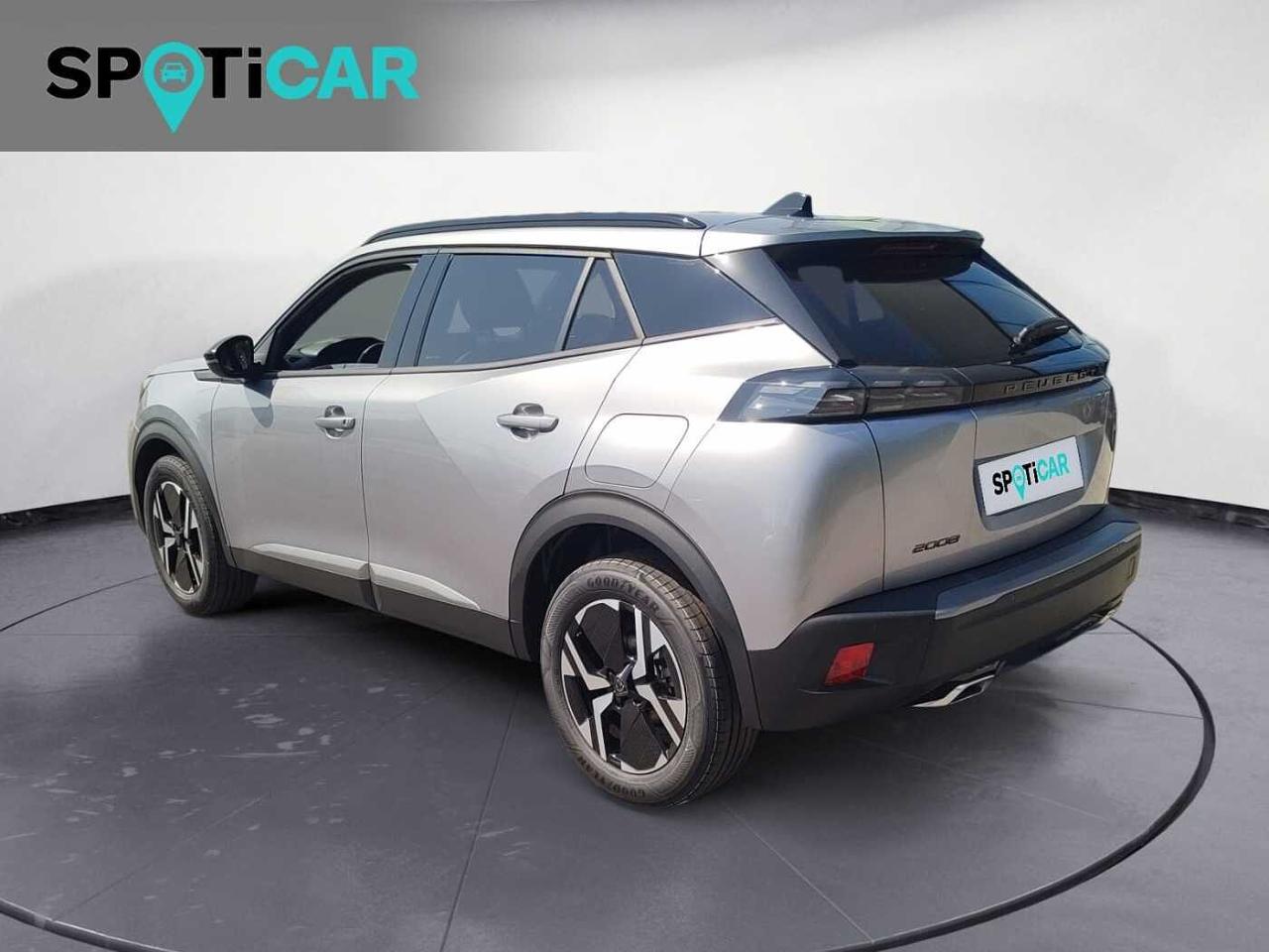 Peugeot Peugeot 2008 usata, con calandra con inserti della griglia inferiore grigio meteorite