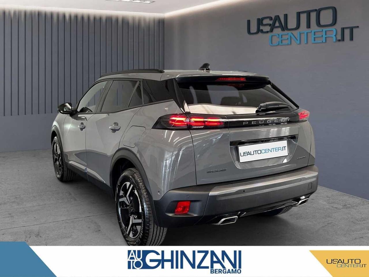 Peugeot Peugeot 2008 usata, con abitacolo e rivestimento del cielo nero