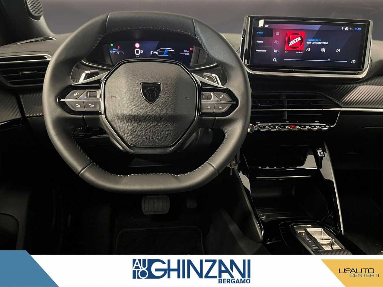 Peugeot Peugeot 2008 usata, con barre al tetto longitudinali nero brillante