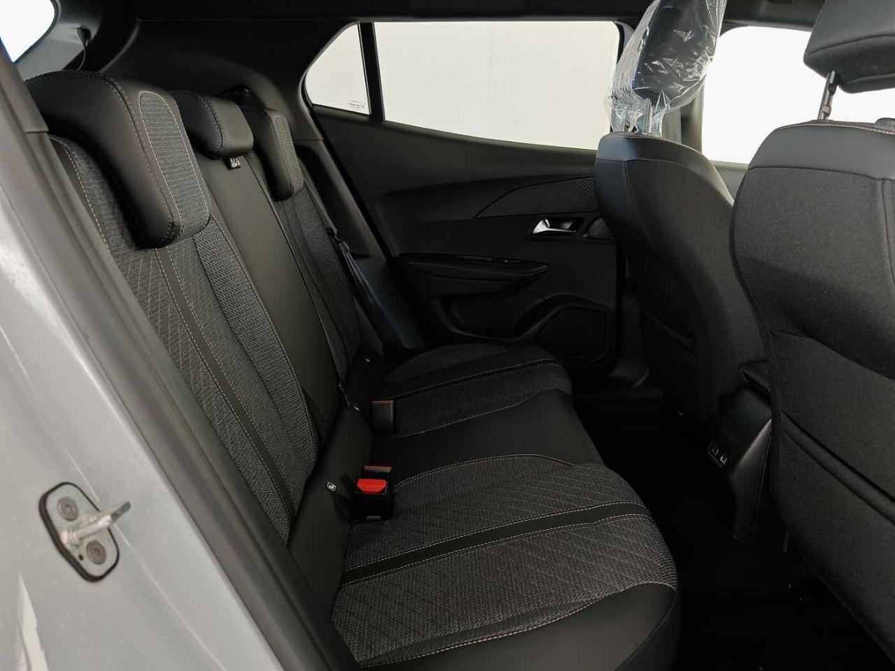 Peugeot Peugeot 2008 usata, con barre al tetto longitudinali nero brillante