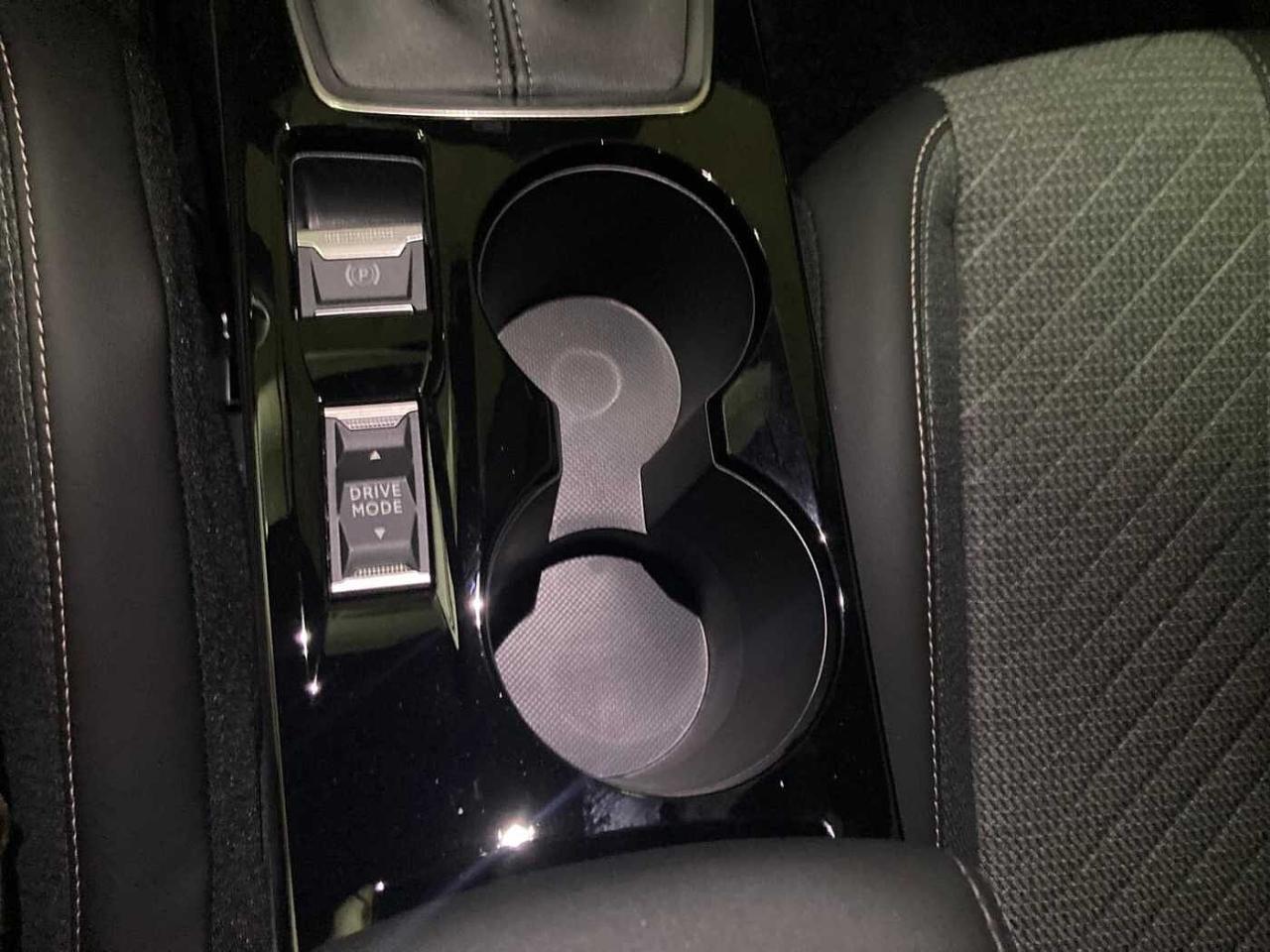 Peugeot Peugeot 2008 usata, con abitacolo e rivestimento del cielo nero