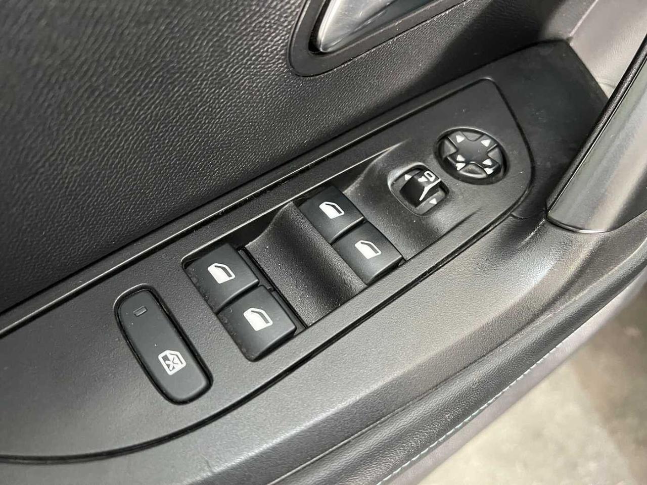 Peugeot Peugeot 2008 usata, con 5 sedili