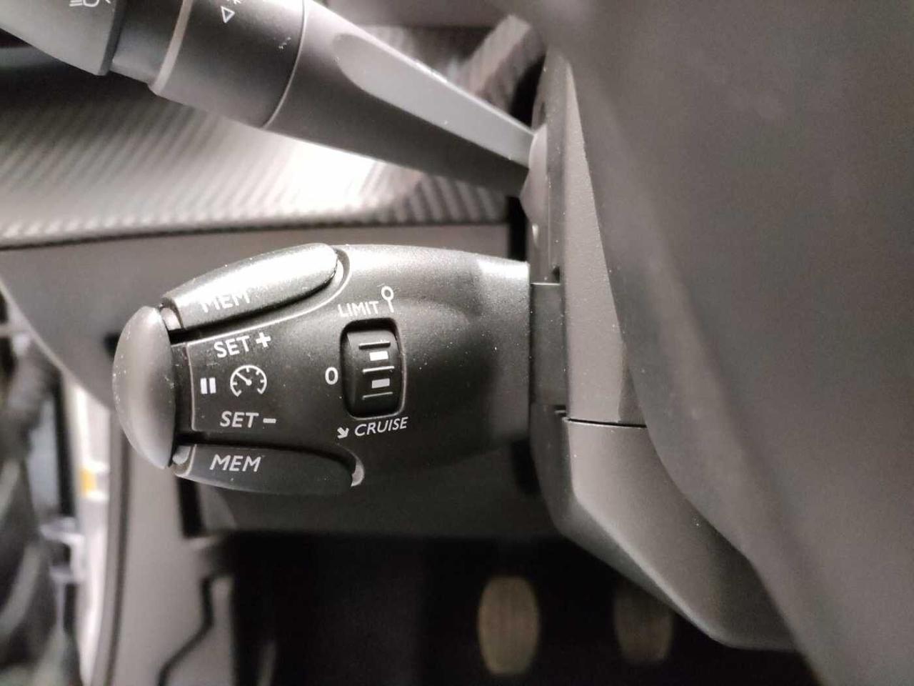 Peugeot Peugeot 2008 usata, con barre al tetto nero brillante