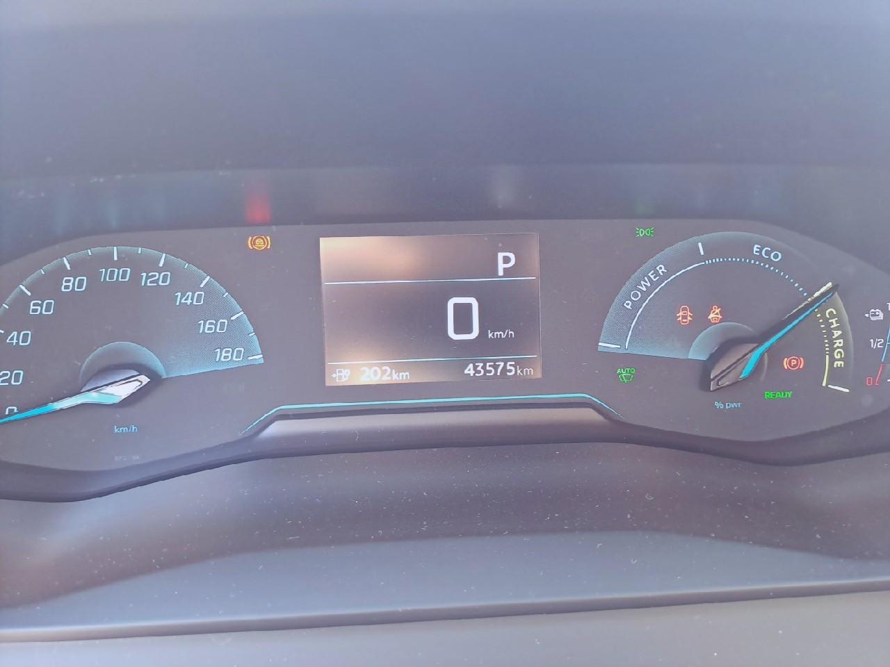 Peugeot Peugeot 2008 usata, con 6 altoparlanti