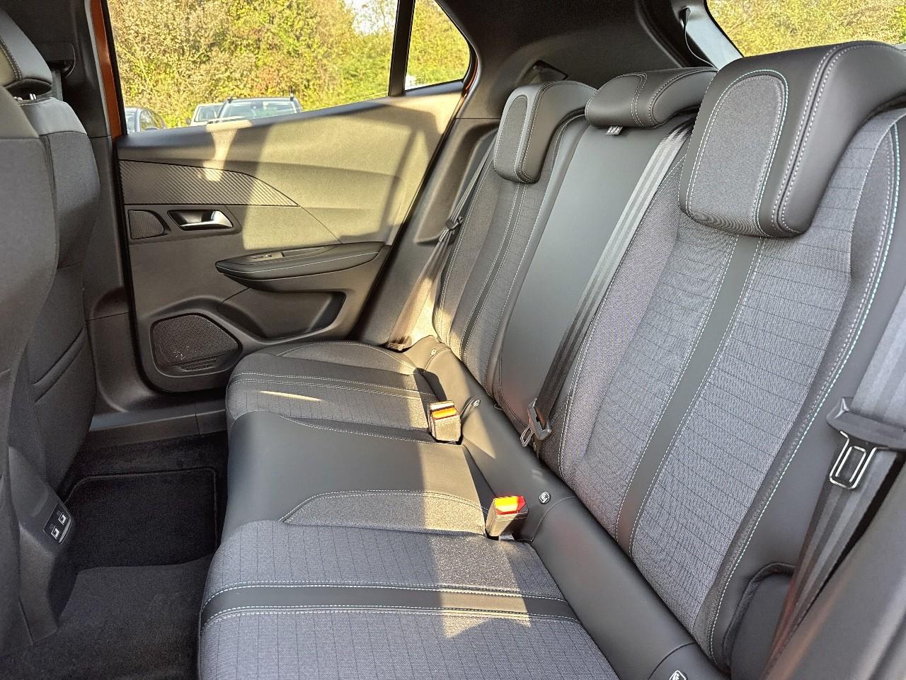 Peugeot Peugeot 2008 usata, con 3,50 display multifunzionale pannello strumenti 1, 8,9 e controllo con rullo, 7,00 display multifunzionale touch screen, plancia centrale 1, 17,8, fisso e no