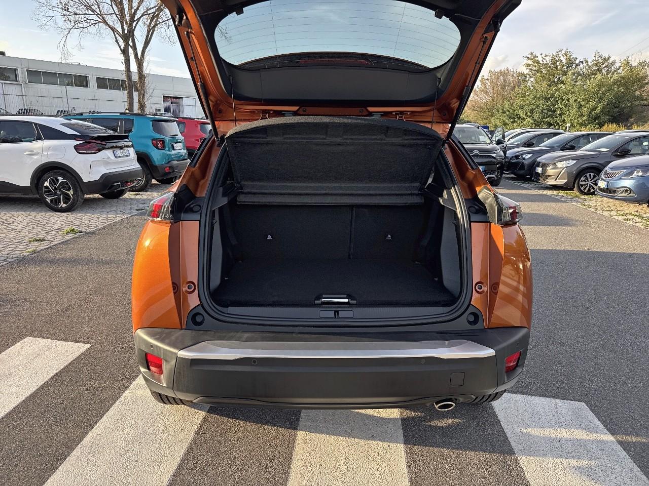 Peugeot Peugeot 2008 usata, con cinture sicurezza post. conducente con pretensionatori, cinture sicurezza post. passeggero con pretensionatori, cinture sicurezza post. centrale a 3 punti