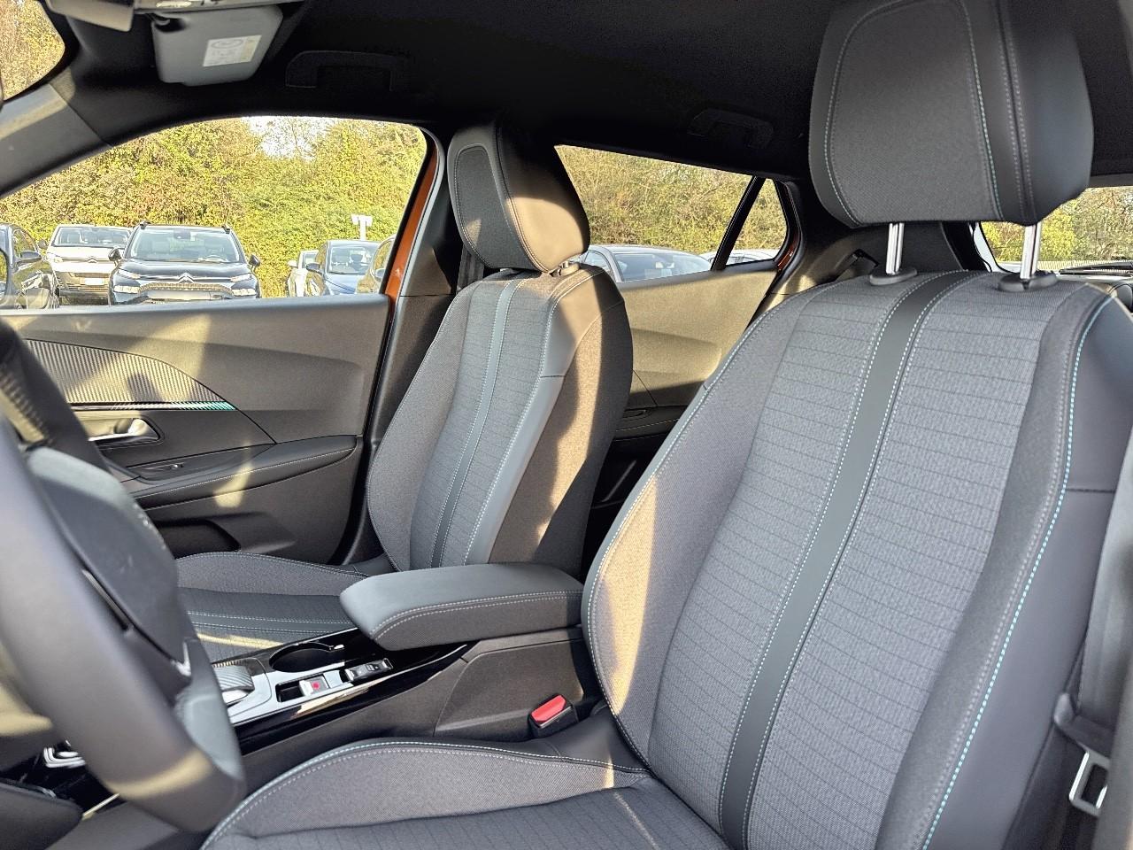 Peugeot Peugeot 2008 usata, con comandi audio al volante