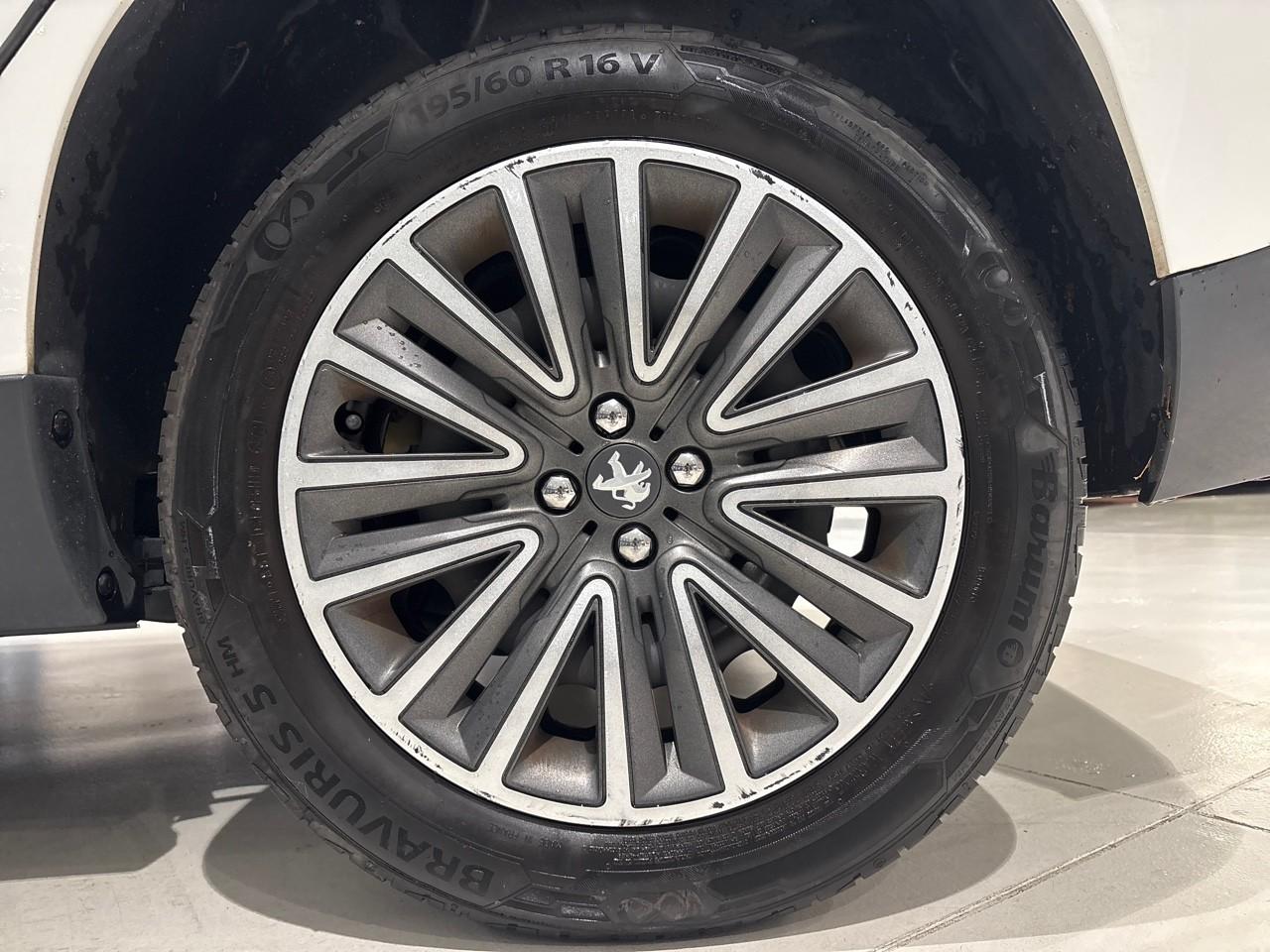 Peugeot Peugeot 2008 usata, con Caricabatterie di bordo da 22 kW