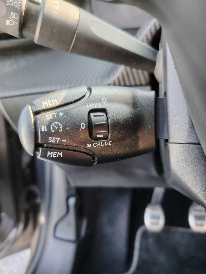 Peugeot Peugeot 208 usata, con accensione automatica luci di emergenza in caso di forte decelerazione