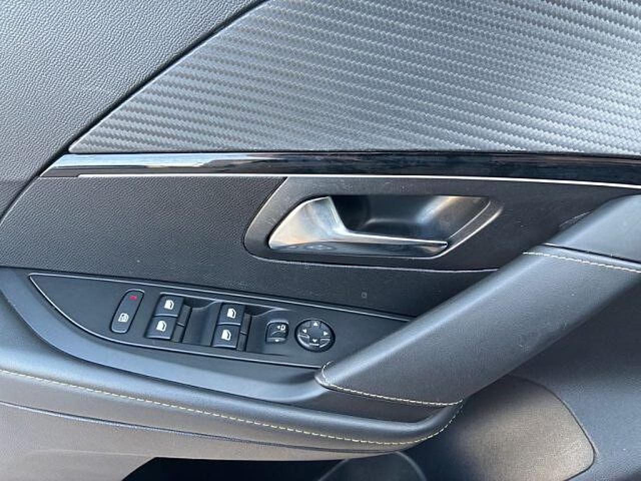 Peugeot Peugeot 208 usata, con 2 maniglie interne per passeggeri posteriori
