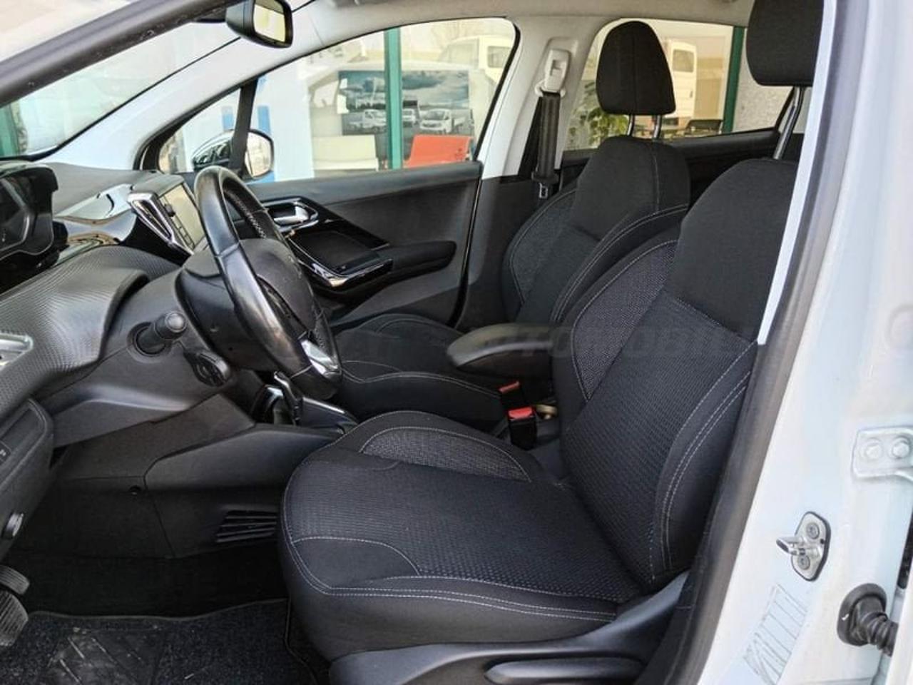 Peugeot Peugeot 208 usata, con cerchi in lega