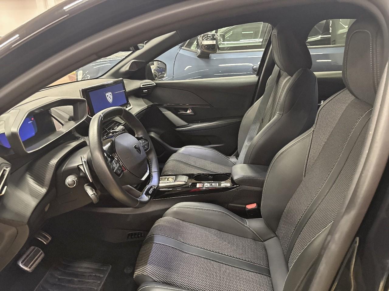 Peugeot Peugeot 208 usata, con comandi audio al volante