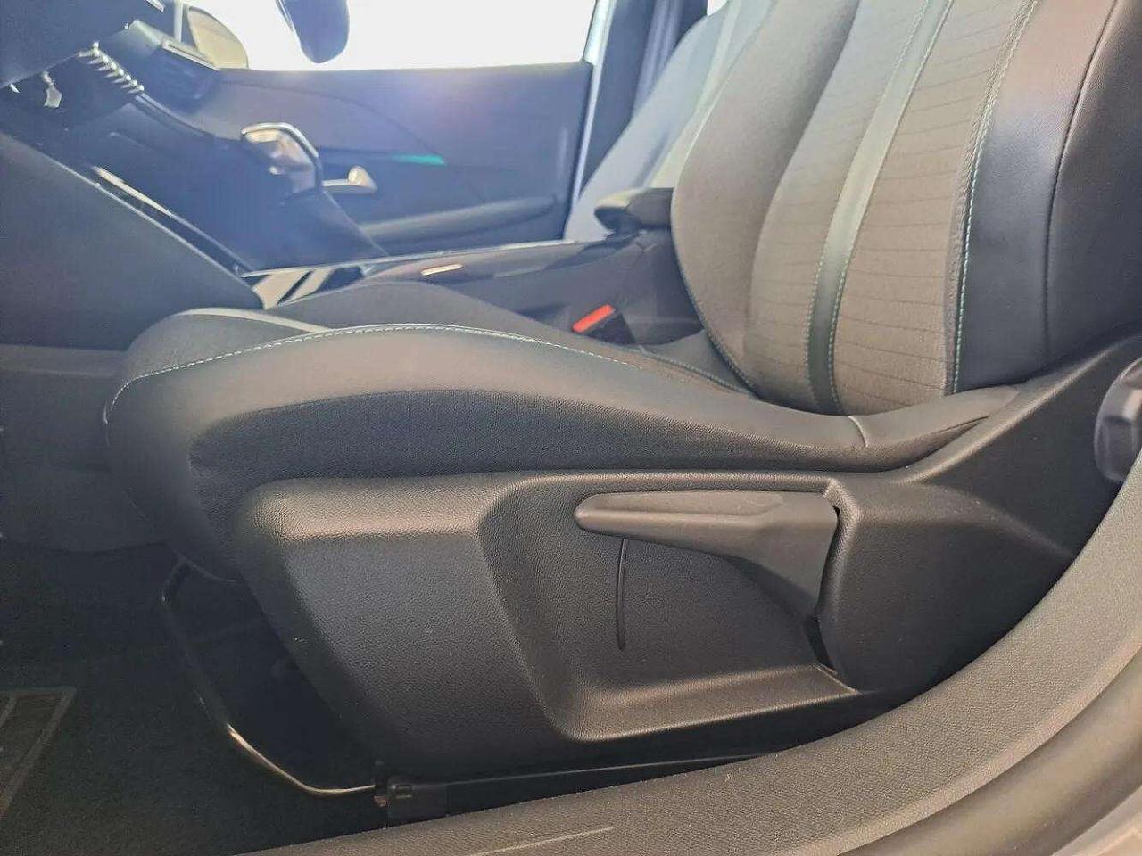 Peugeot Peugeot 208 usata, con 5 marce