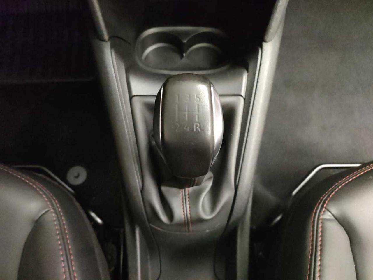 Peugeot Peugeot 208 usata, con badge "peugeot" in lettere rosse