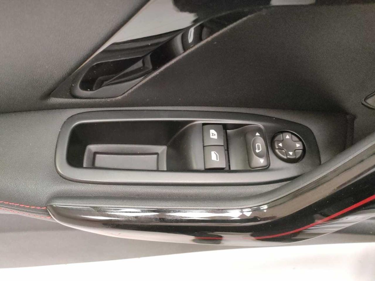 Peugeot Peugeot 208 usata, con bracciolo porta oggetti