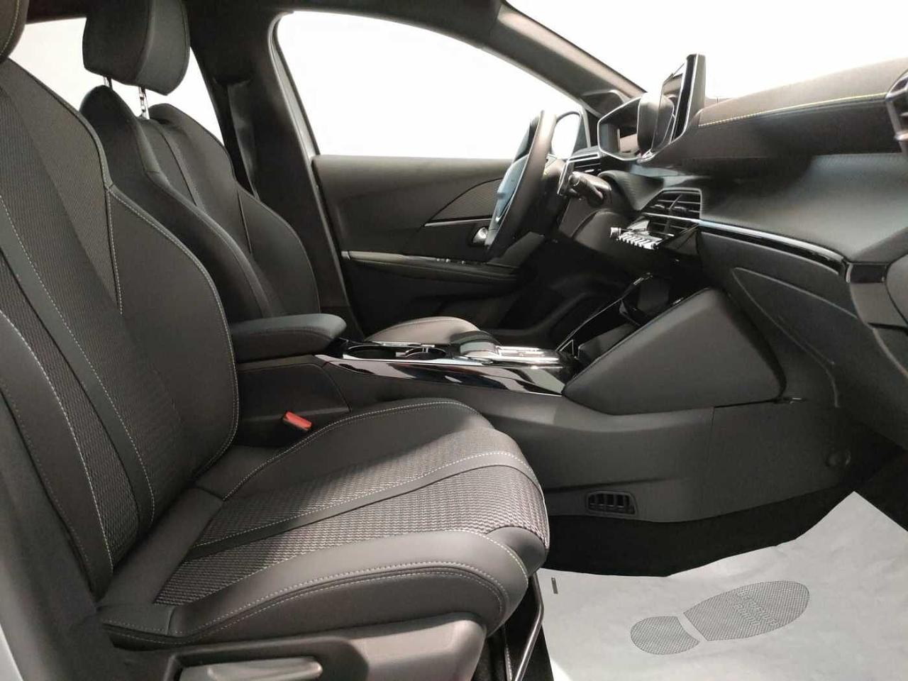 Peugeot Peugeot 208 usata, con chiusura automatica porte quando la vettura è in movimento