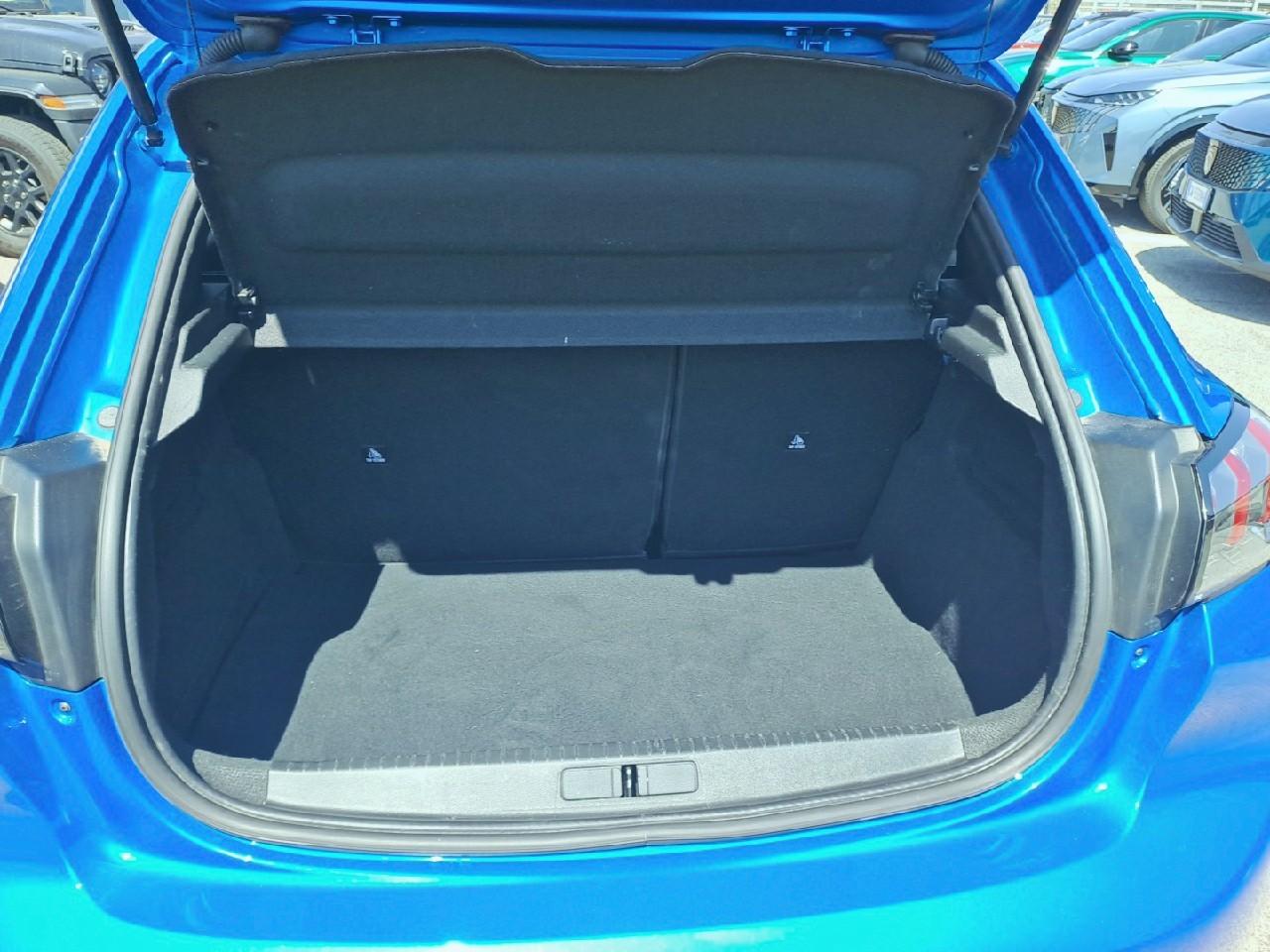 Peugeot Peugeot 208 usata, con cinture sicurezza post. conducente con pretensionatori, cinture sicurezza post. passeggero con pretensionatori, cinture sicurezza post. centrale a 3 punti